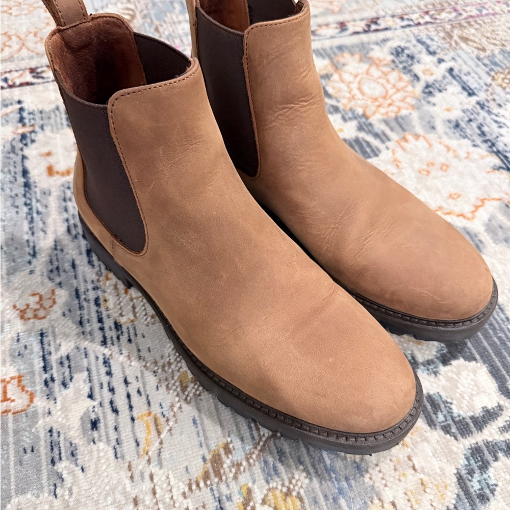 Men's Tan Chukka Boots with Dark Brown Elastic Side Panels